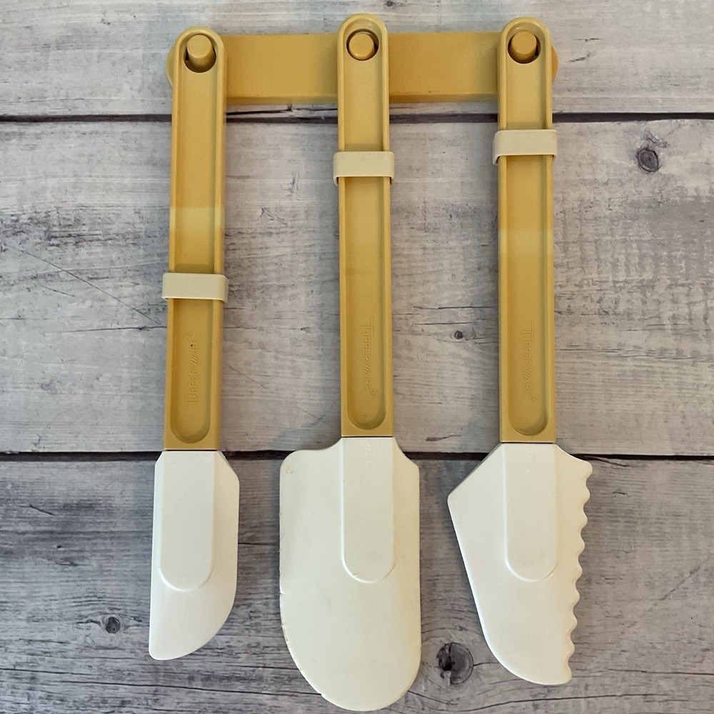 Tupperware 3 Piece Set Of Scrapers Spatula Kitchen Utensils W/ Hanging Rack VTG